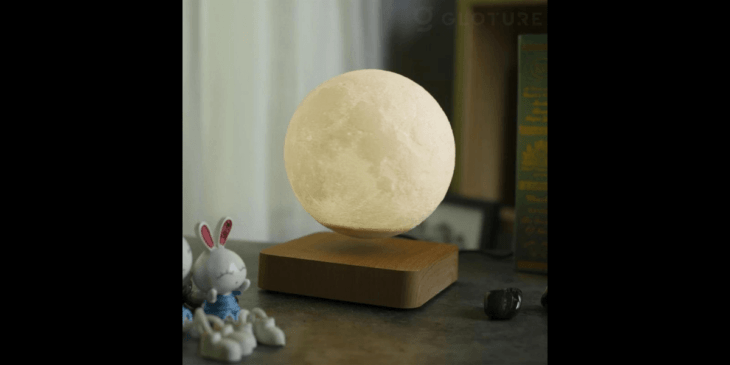 空に浮く月型LEDライト「Moon exG（ムーン イーエックスジー）」販売開始 – Gloture