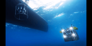 世界初！水中ドローン「DiveUnit300」が海中での完全遠隔無線操作を実現