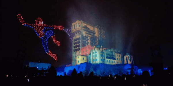 【動画あり】パリのディズニーランドでドローンショー「アベンジャーズ:パワー ザ ナイト」開催