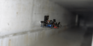 ドローン地下ピット点検の最新技術実証 – DRONE SPORTS