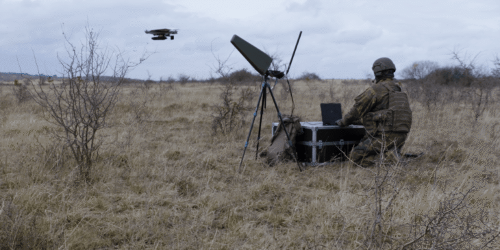 欧州のスタートアップが塗り替える空の防衛ルール！防衛側が先に破産する不都合な真実に挑む