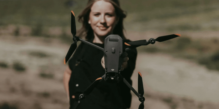 たった1通の｢冷やかしメール｣が人生を変えた。農業用ドローン操縦士サディ・コルセンのキャリア