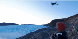 グリーンランドの「世界最速」を捉えたのは、リュックに入る1台のドローンだった