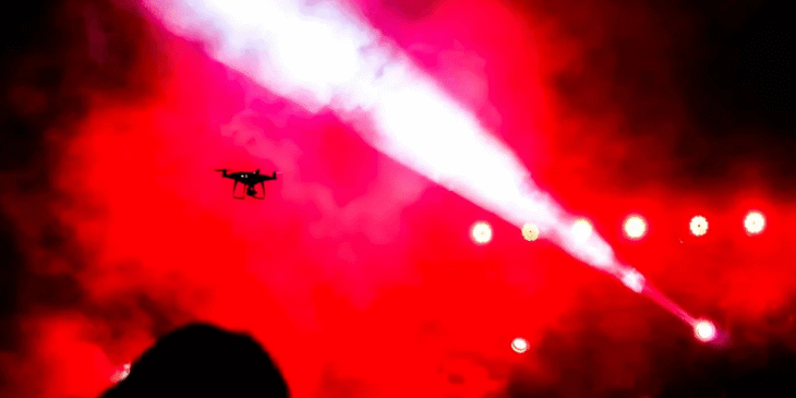 米国南部国境に「光の武器」が登場！ドローン対策レーザーがもたらす衝撃