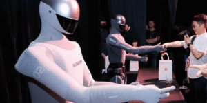 汗をかくロボットが変える未来。シャオミ「CyberOne V2」が示した驚きの進化とは？