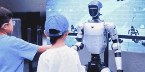 ショッピングモールの1階を占拠せよ！ラグジュアリーから｢ロボットと3Dプリンター｣に！主役交代の舞台裏