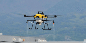 ドローンによる遮熱資材散布でハウスの夏季高温対策を実証 – NTT e-Drone Technology