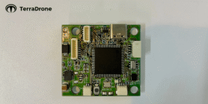 テラドローン、防衛用ドローン向け国産フライトコントローラー「Terra DFC」を自社開発、量産体制を構築
