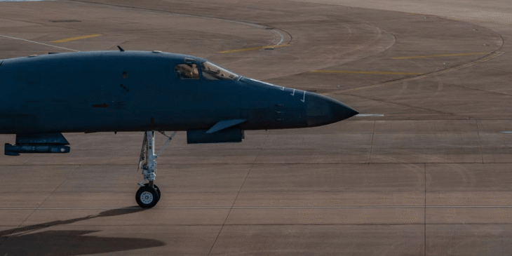 米国境を舞う37,000機のドローン:データが隠すカルテルの真実と「42,000件」の罠